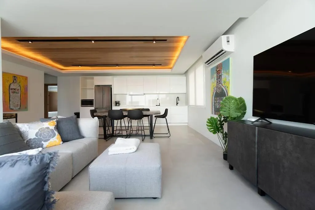 Emerald Haus 12Bd 6Bath Sleeps 26 People 圣胡安 0*,  波多黎各