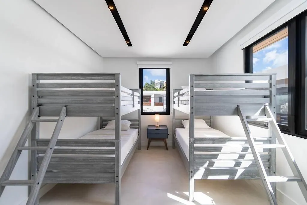 Emerald Haus 12Bd 6Bath Sleeps 26 People 圣胡安 0*,  波多黎各
